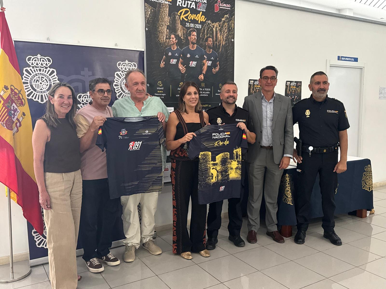 Presentación de la carrera solidaria 091 de la Policía Nacional que ha tenido lugar en la Comisaría.