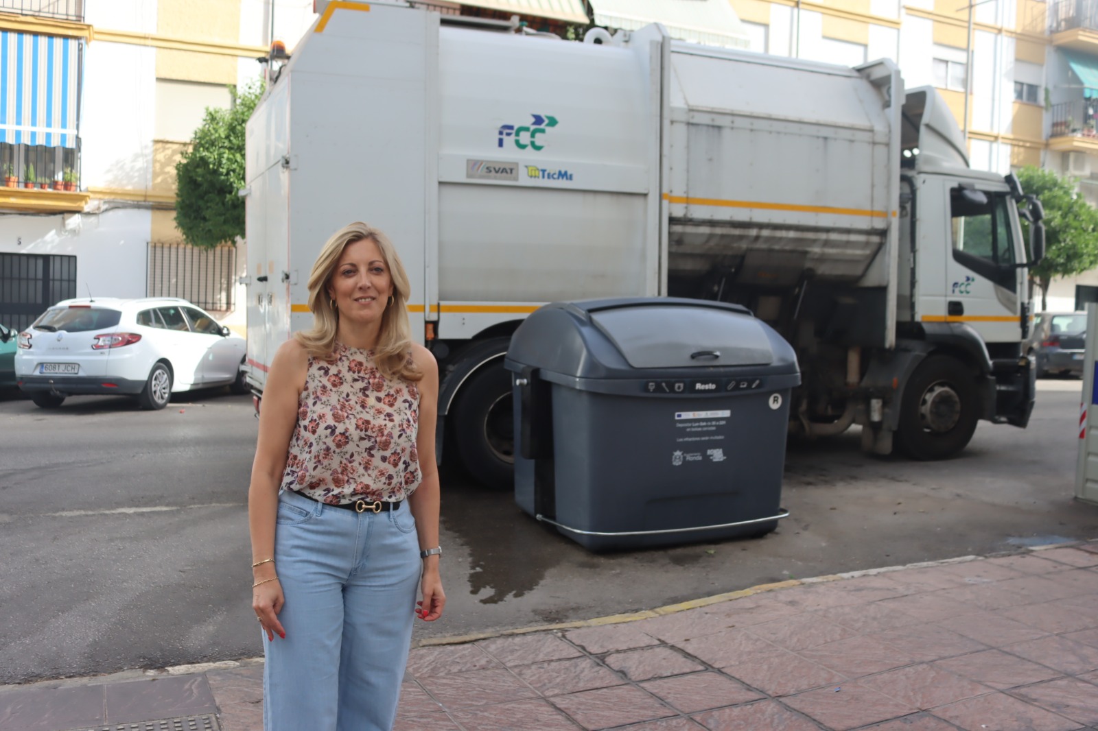 María del Carmen Martínez ha visitado las labores de limpieza de la ciudad.