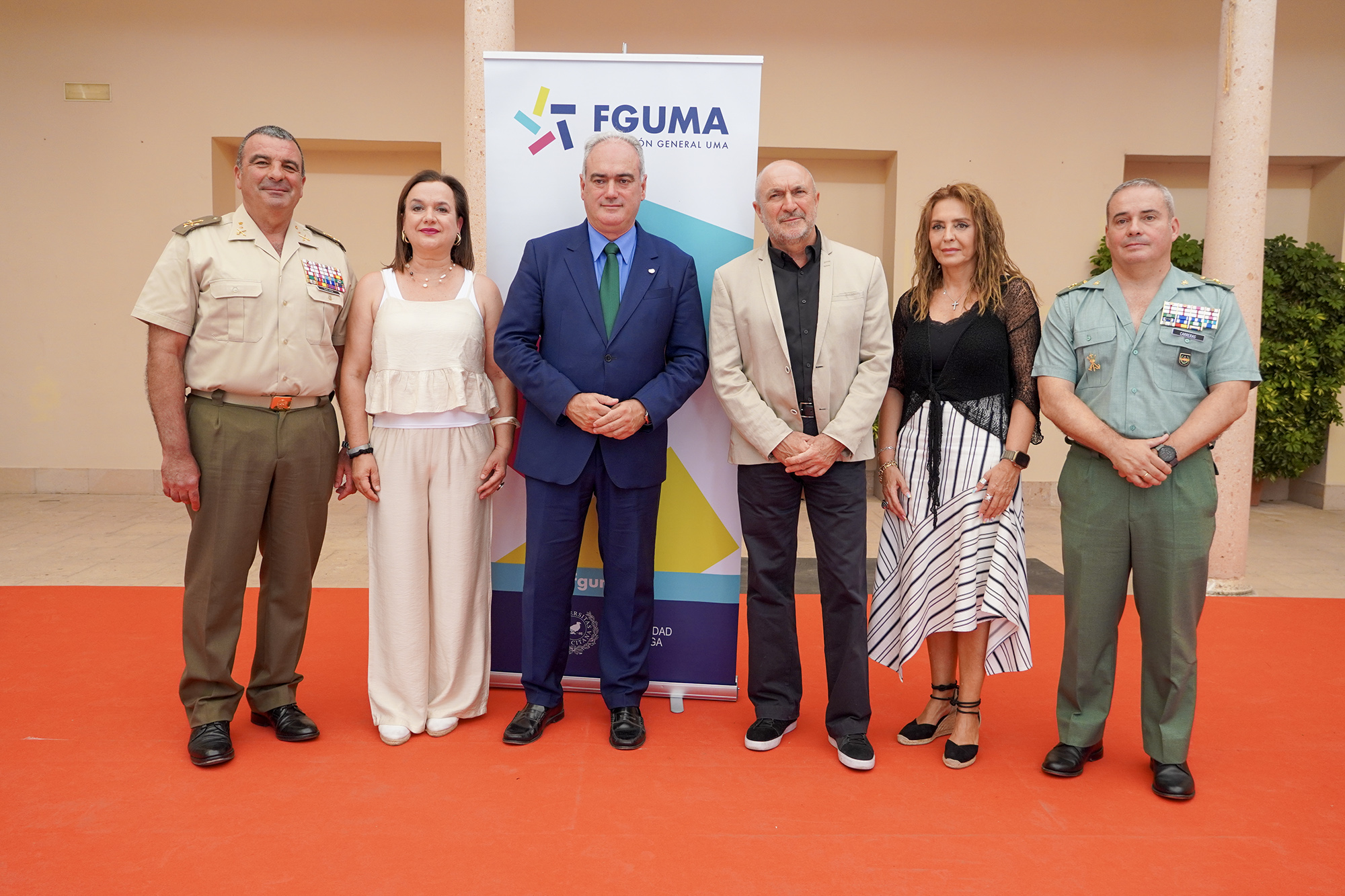 Representantes de la Universidad de Málaga, el Ayuntamiento de Ronda y las Fuerzas Armadas coinciden en la sede rondeña para abordar los retos de la defensa nacional.