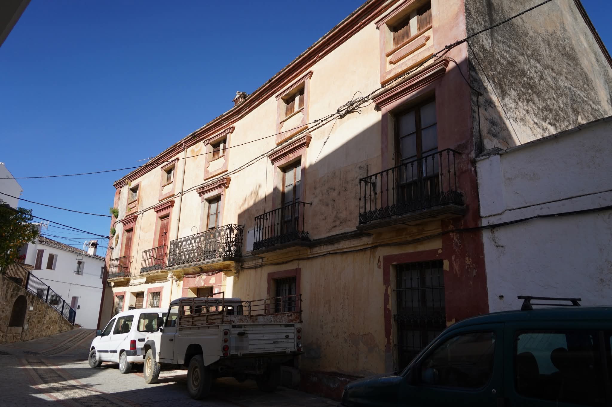 Edificio sacado a licitación en Alpandeire. Foto: José Antonio Gallardo Pérez.