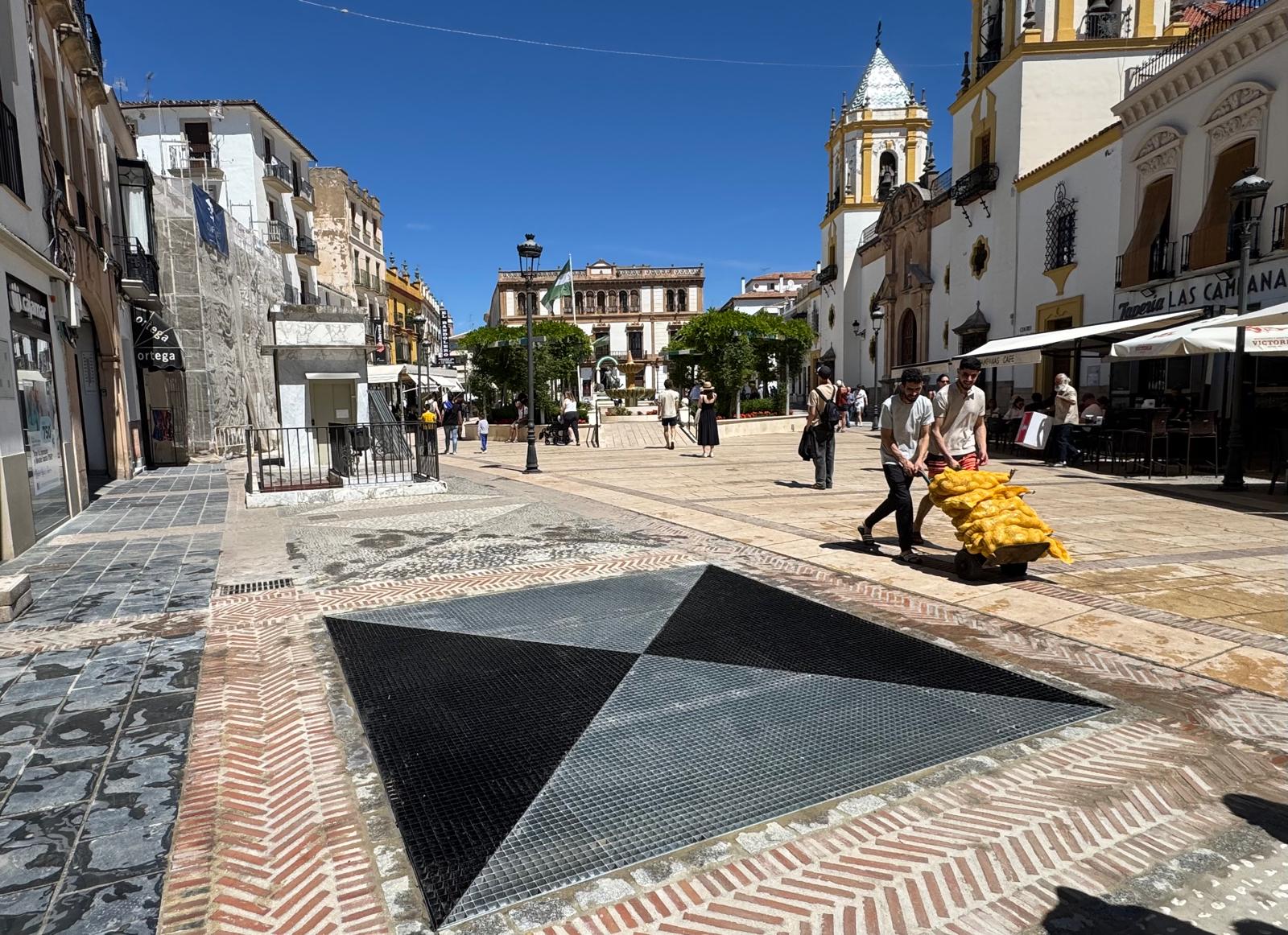 El aparcamiento se encuentra situado bajo la céntrica plaza del Socorro.