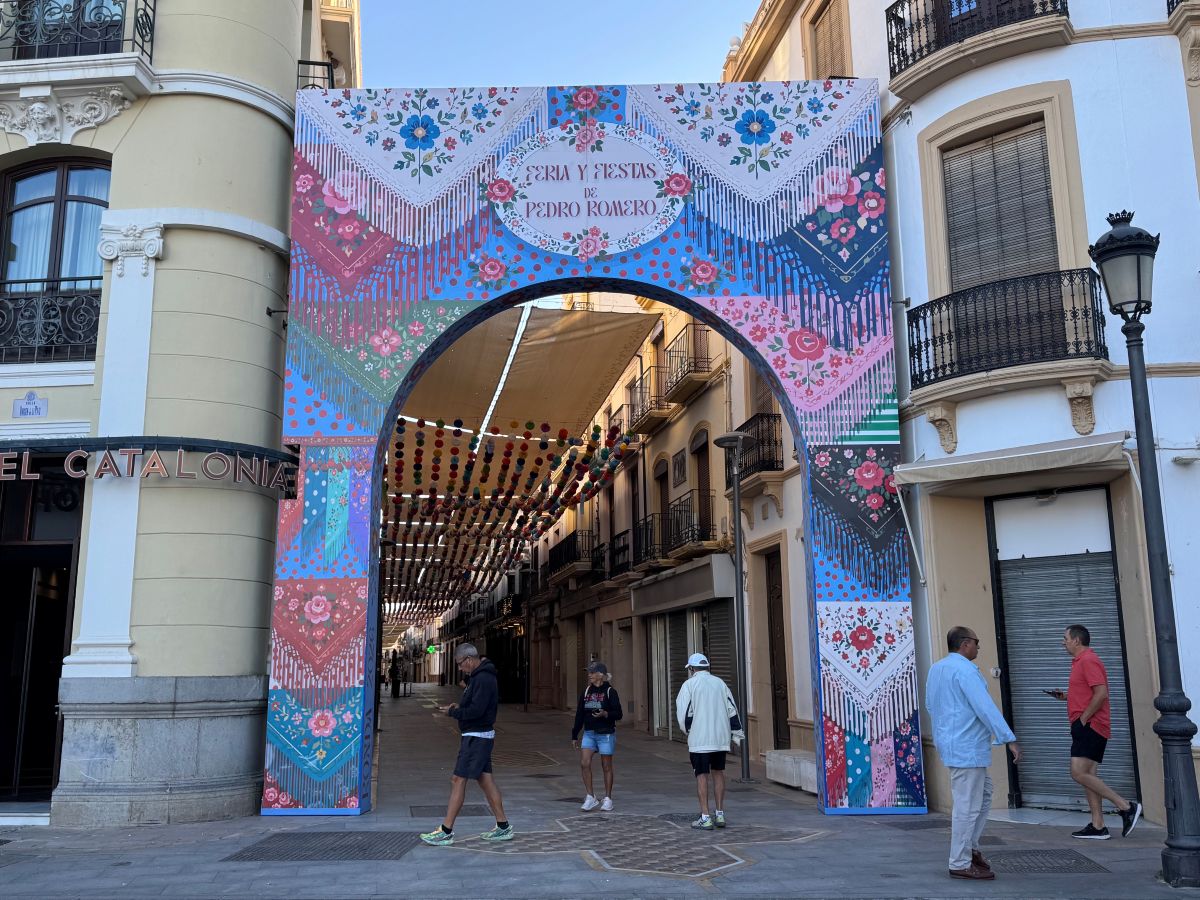 La portada de la Feria de Pedro Romero de 2026 ya luce en el primer tramo de carrera Espinel.