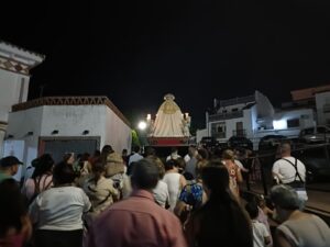 Acompañamiento de los vecinos de la barriada.