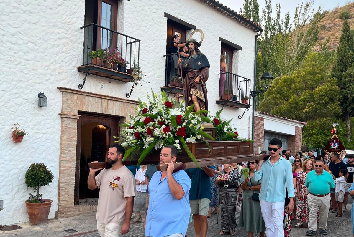 Imagen de San Roque en andas procesionales. Foto: Juan Manuel Corbacho Montesinos.