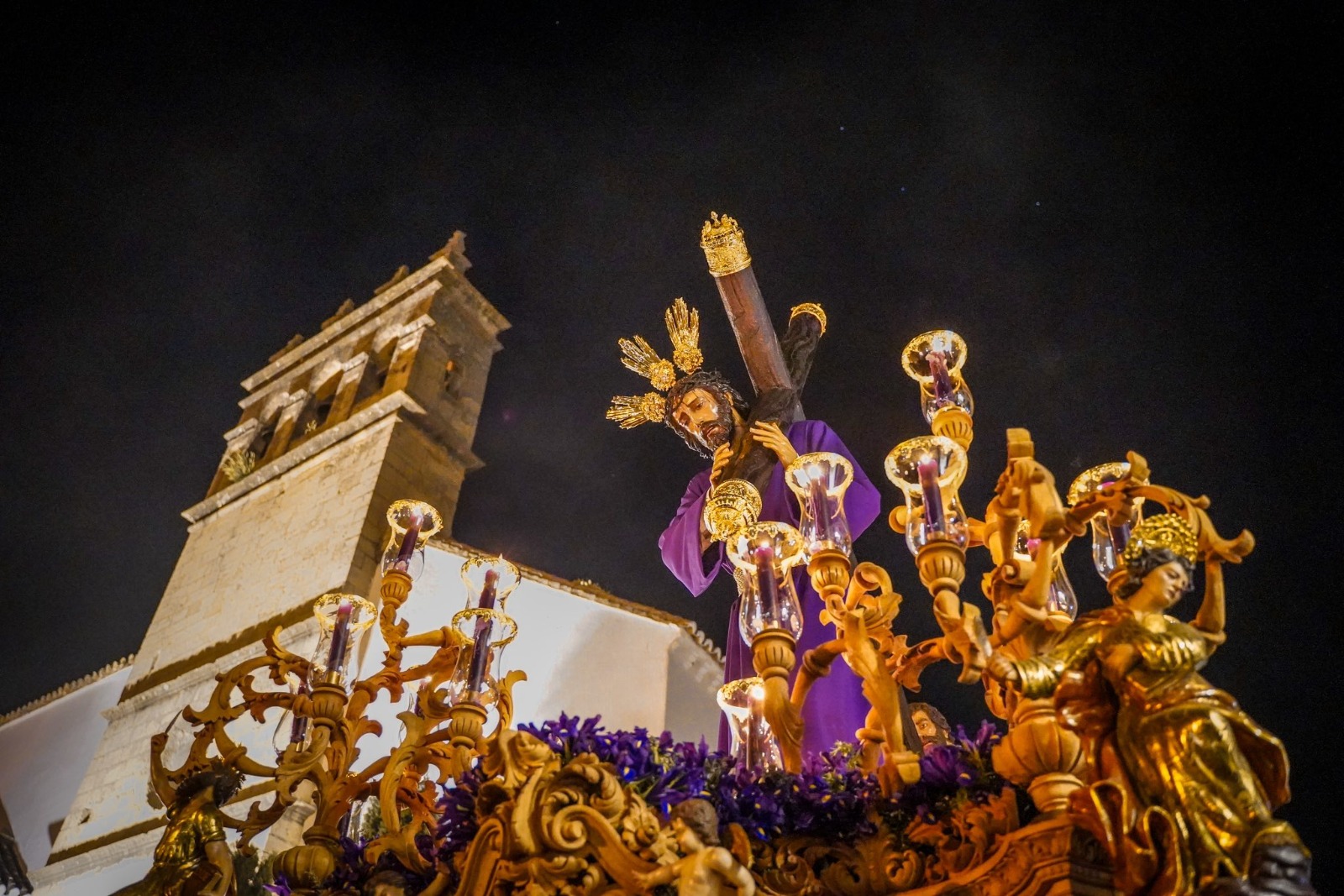 Nuestro Padre Jesús Nazareno a la salida de su templo.