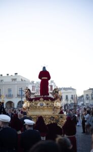Nuestro Padre Jesús de la Salud a su paso por el Puente Nuevo. Foto: Francisco Barriga.