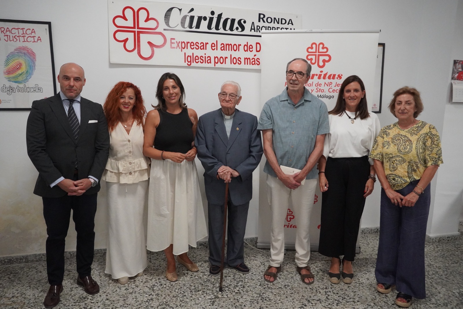 Entrega de la donación a Cáritas Interparroquial Ronda.