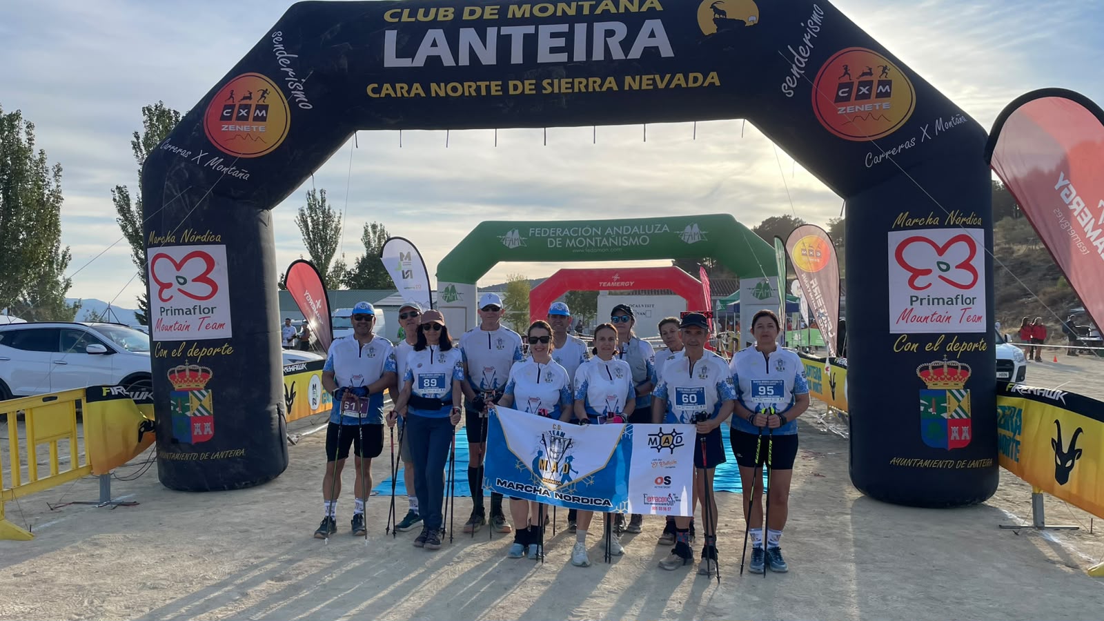 Miembros del Club Deportivo Team MAD Ronda momentos previos a una competición.