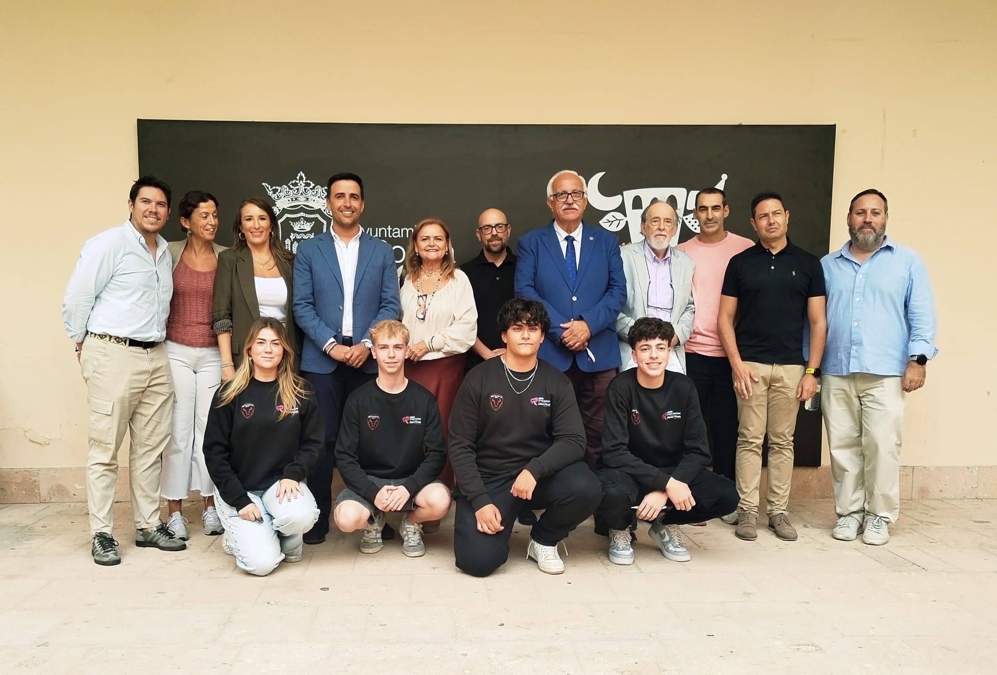Foto de familia del acto que ha tenido lugar este lunes en el Convento de Santo Domingo.