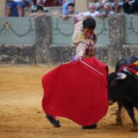 Héctor Nieto con la muleta en la mano.