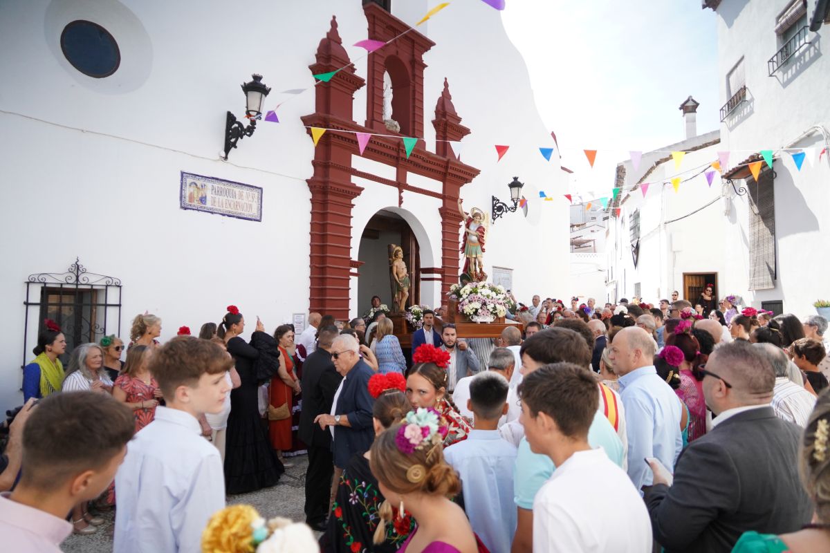Salida procesional de San Miguel.