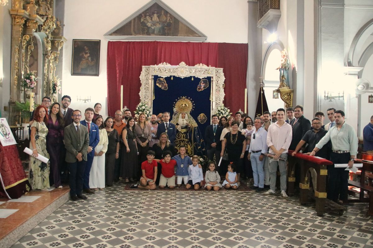 Foto de familia de la Hermandad del Huerto.