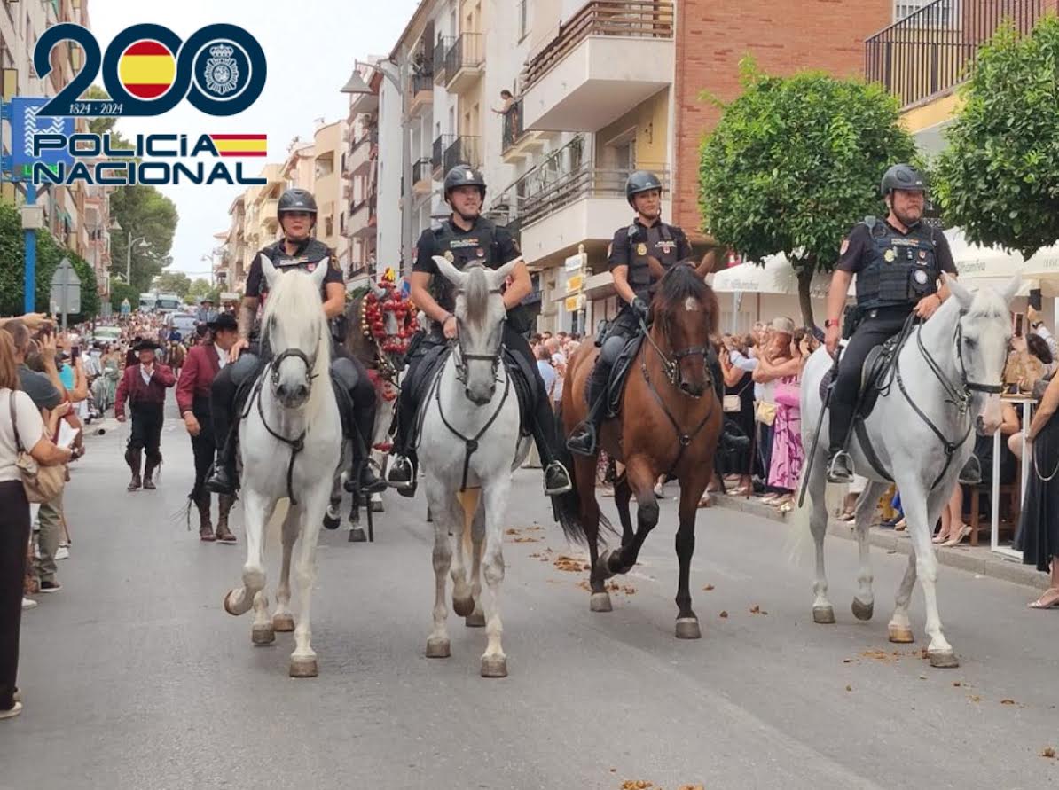 Agentes a caballo en las en la calle Jerez.