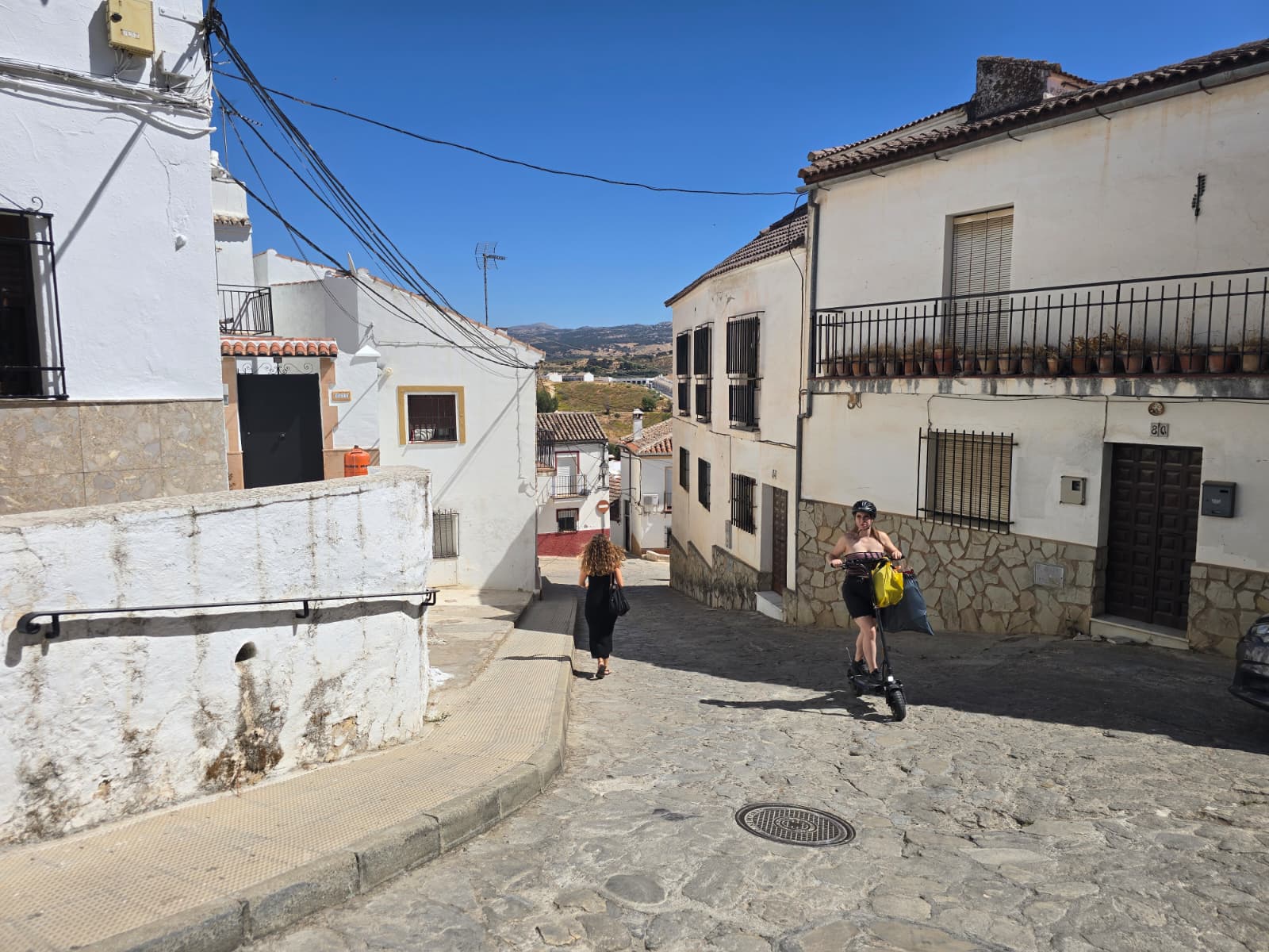 Vecinos por la calle Tomilla.
