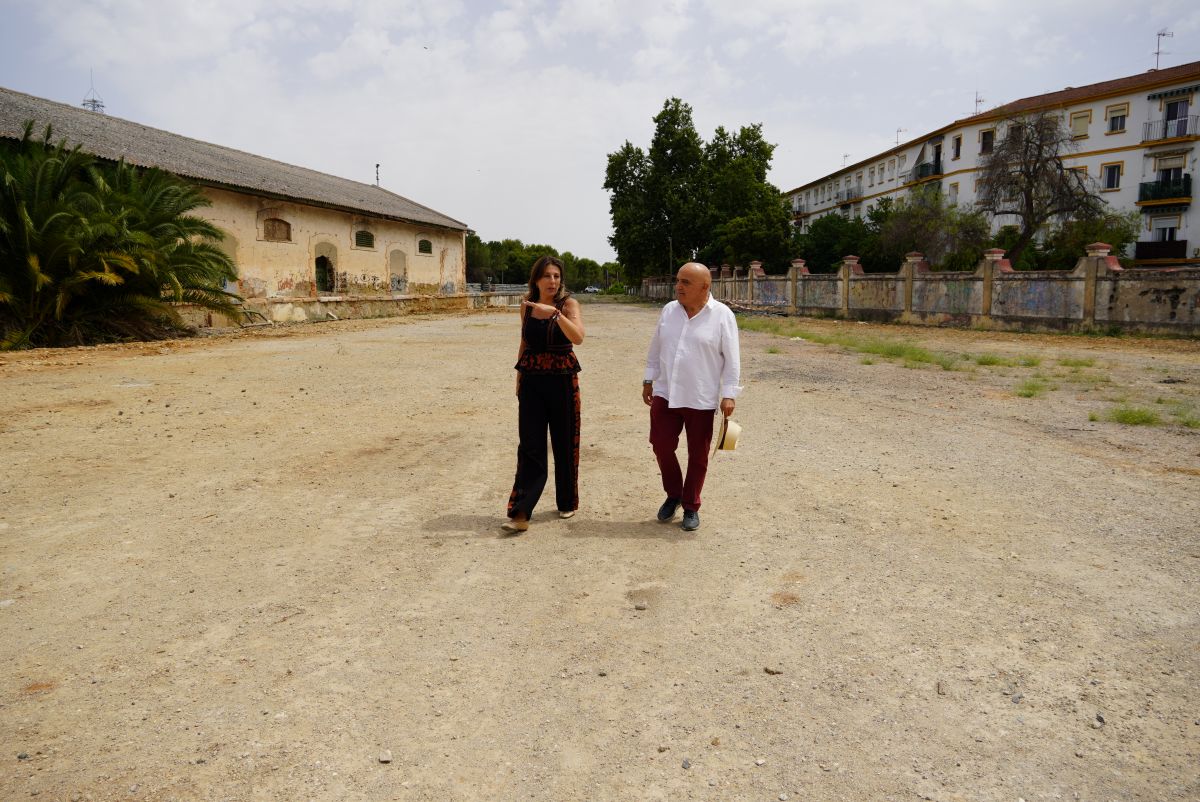 Fernández y Vázquez, en una visita a los terrenos.