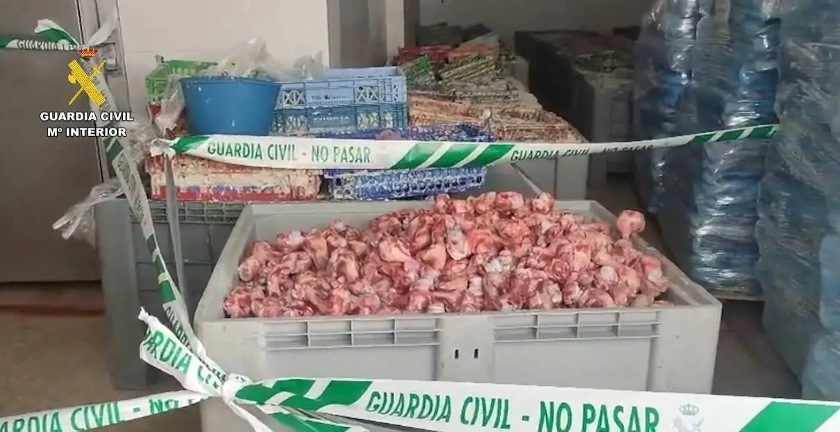 Durante el operativo de la Guardia Civil se han confiscado toneladas de carne adulterada.