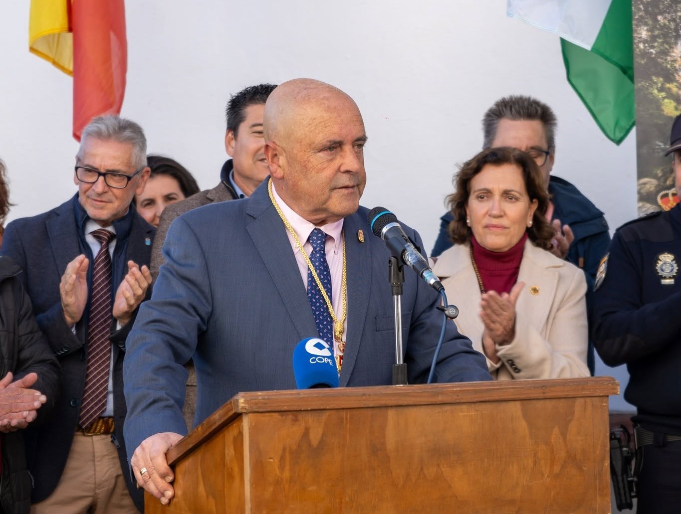 Imagen de archivo del alcalde de Benaoján, Guillermo Becerra, durante la inauguración de la Feria de la Chacina.