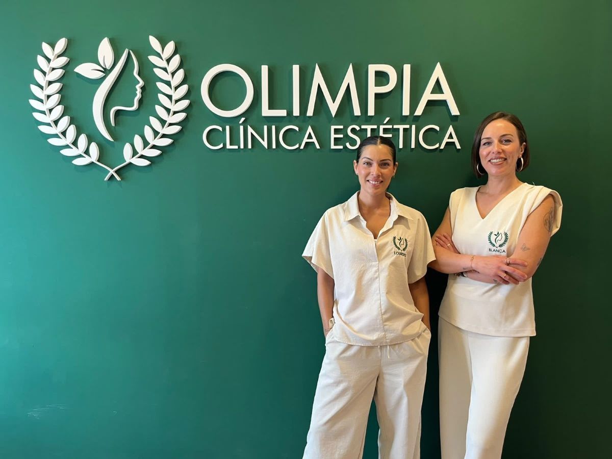 Las doctoras Beatriz de Julián y Alejandra Ramos celebran el primer aniversario de Olimpia Clínica Estética.