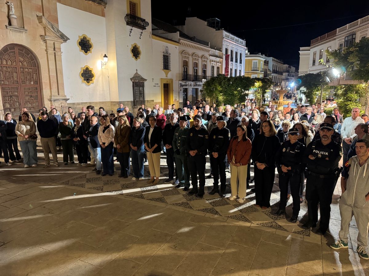 El acto de homenaje a las víctimas del accidente se ha celebrado en la plaza del Socorro.