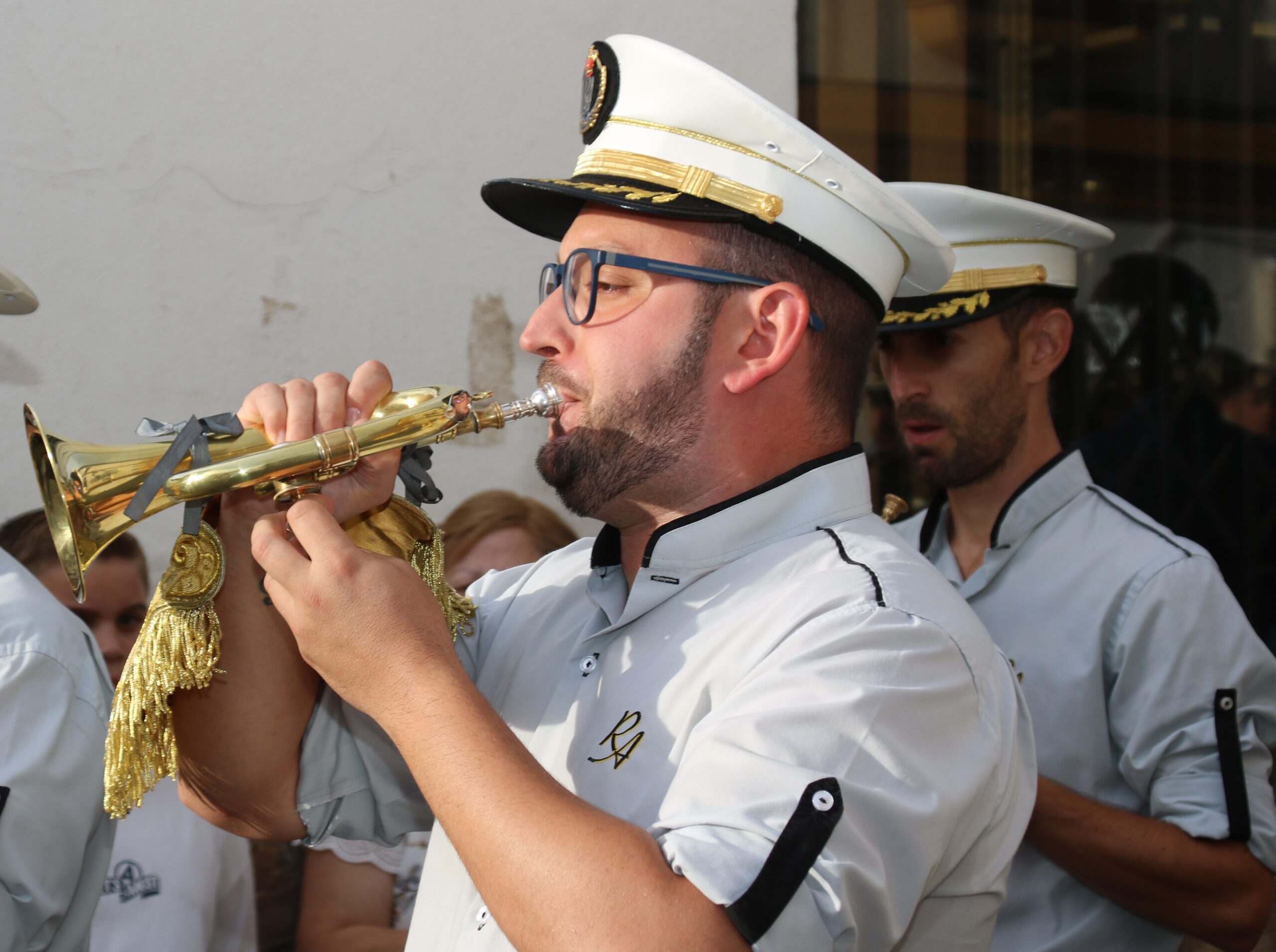 Uno de los cornetas de la Banda Rosario de Arriate.