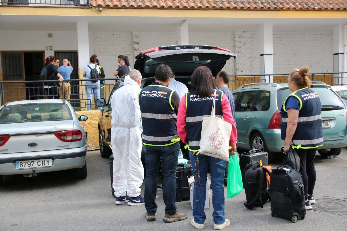Cerca de 30 agentes de distintas unidades policiales han participado en el nuevo registro.