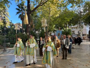 Cortejo a su paso por la Alameda del Tajo. Foto: Hermandad de la Aurora.