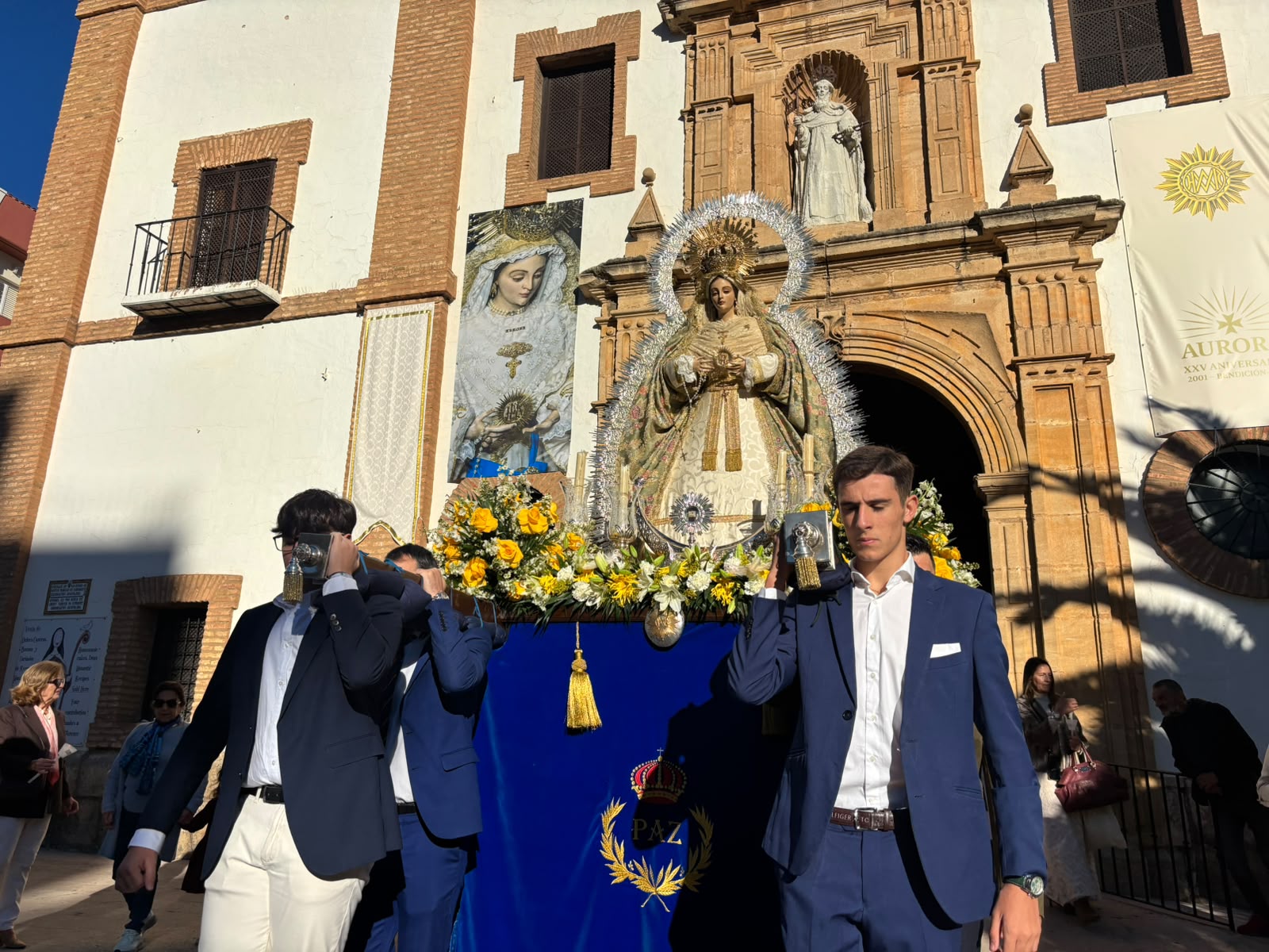 Salida de Nuestra Señora de la Aurora desde la Iglesia de Nuestra Señora de la Merced. Foto: Hermandad de la Aurora.